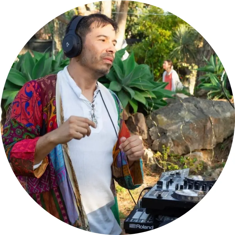 Juanito Travels - Profile Picture 3